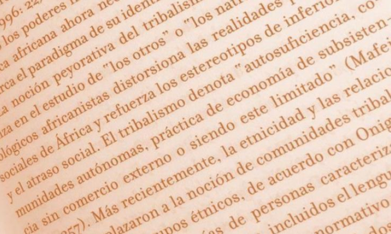 El Club de Lectura Antonio Lozano de Casa África lee el libro «La tela negra», de Bernard Dadié