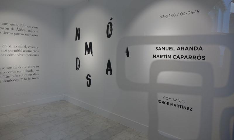 La vida de los Nómadas del Sahel, un foto-relato de Martín Caparrós y Samuel Aranda, en Casa África