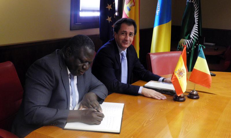 El embajador de Mali en España visita Casa África