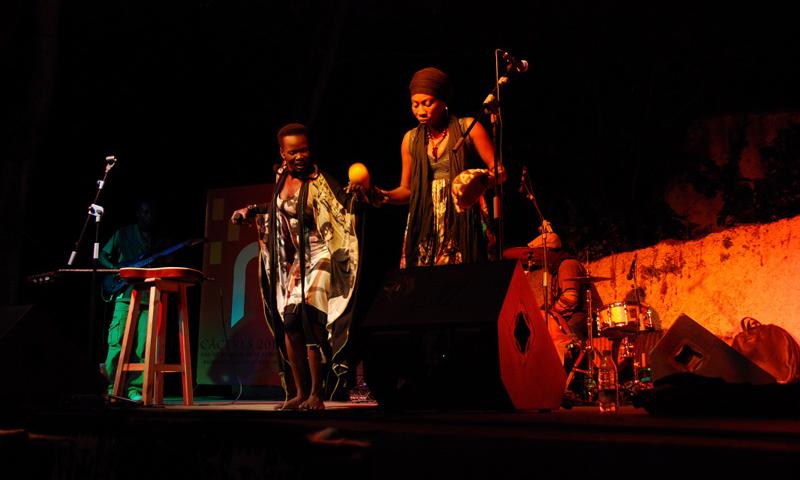 La cantante Njaaya causa sensación en el estreno de Womad Cáceres