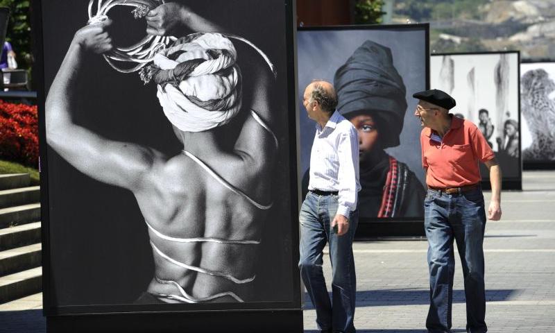 'Desvelos' llena de sensualidad la Ría de Bilbao