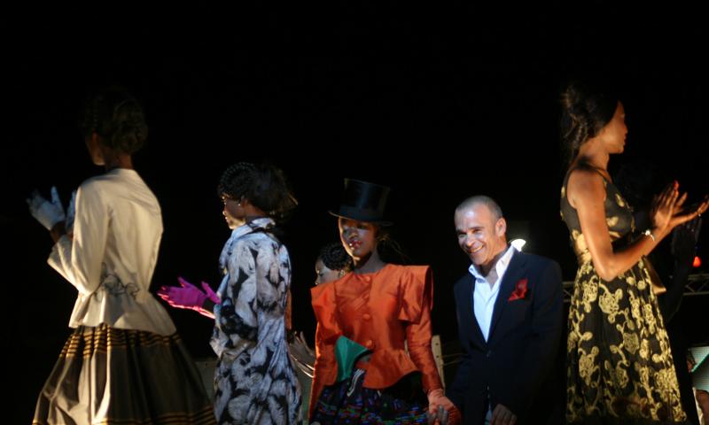 El diseñador grancanario Juan Roga deslumbra en la Dakar Fashion Week