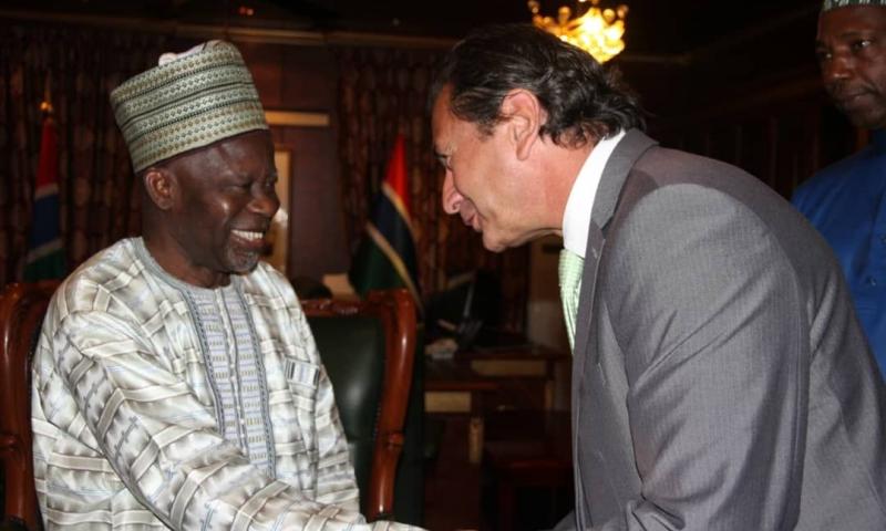 El Director General de Casa África, con el vicepresidente de Gambia