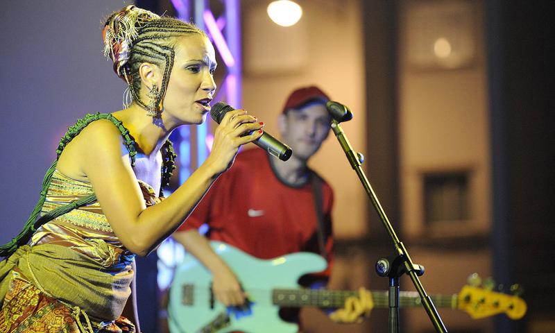 El Ramadán concluye en Las Canteras con un concierto de Oum y Dakhouse