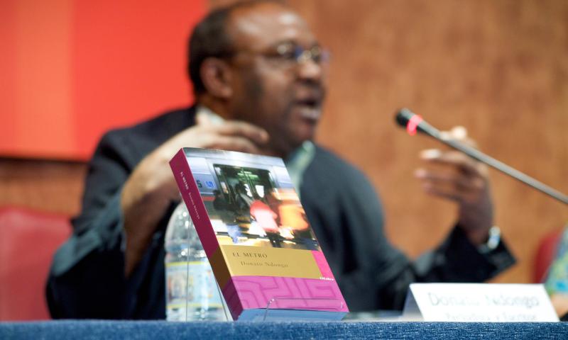 El escritor Donato Ndongo protagoniza la primera charla tras el verano del Club de Lectura