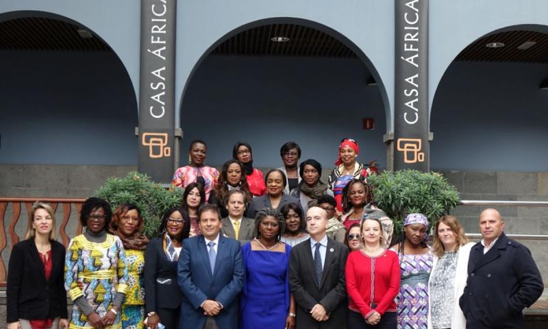 Una veintena de africanas del sector portuario y marítimo se forman en gestión de equipos en Casa África