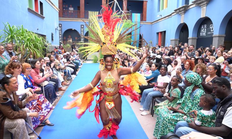 Casa África arranca con lleno de público las actividades de #ÁfricaVive con la pasarela de moda y el Market Place