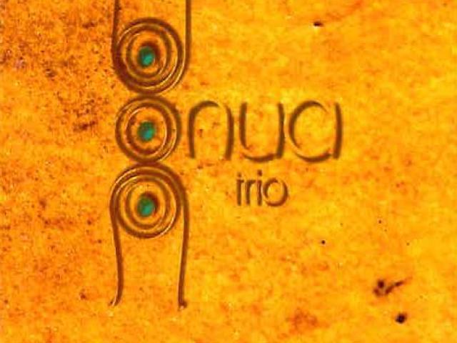 Nua trío