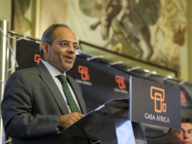 - Conferencia Una encrucijada en el camino para África, en español