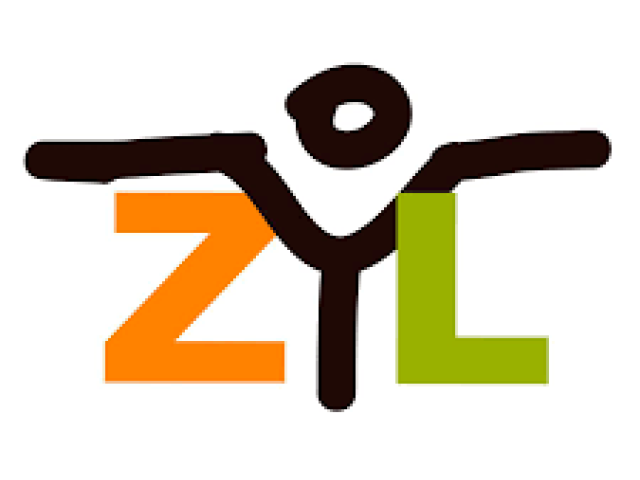 ZERCA Y LEJOS