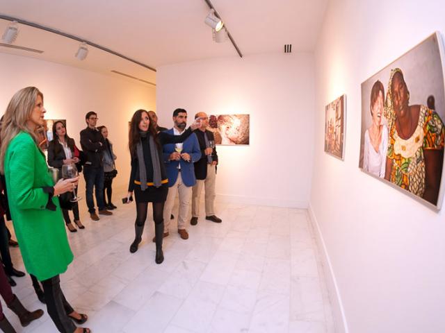 Casa África muestra la realidad de la vida de los albinos en Senegal con una exposición fotográfica
