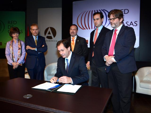 Casa África participa en la firma del protocolo de la Red de Casas