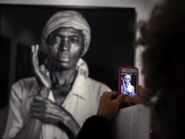 Casa África acoge 'Mujeres del Congo', el grito de Isabel Muñoz y Concha Casajús contra la violencia sexual en el Congo