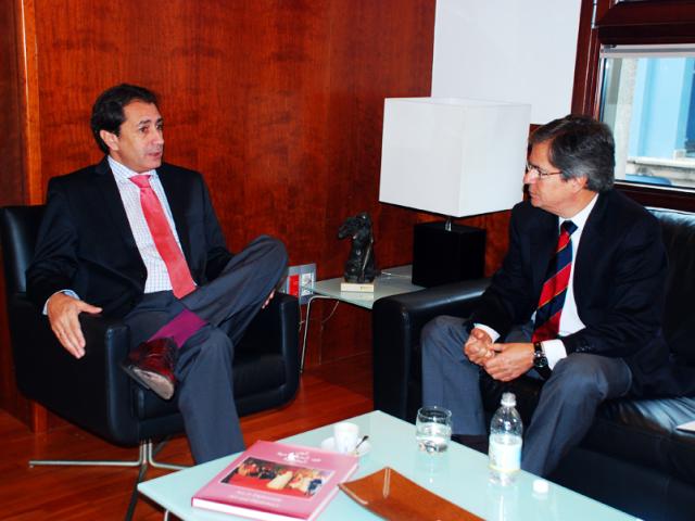 Bravo de Laguna recibe al equipo directivo de Casa África