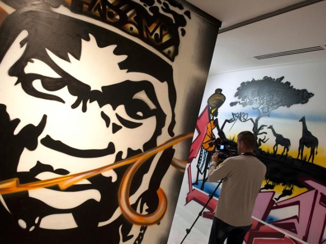 'Graffrica. Arte Urbano Africano' transforma las salas de exposición de Casa África