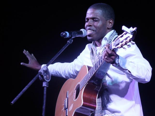 El kuduro 'activista' de Elenco da Paz y la fusión de estilos tradicionales de Toto St, ganadores de Angola Vis a Vis