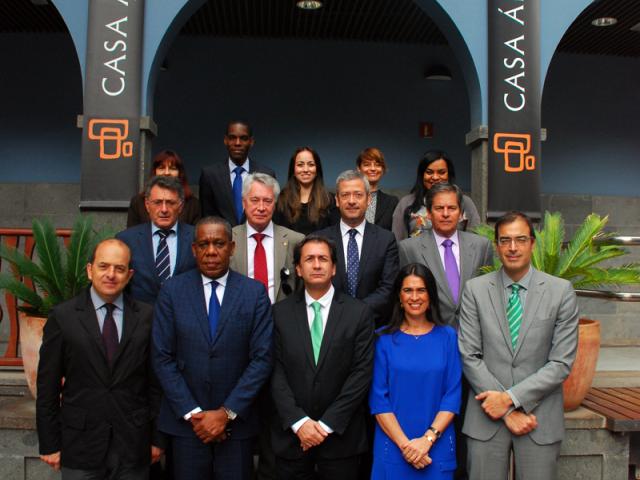 El embajador de Angola en España visita Casa África