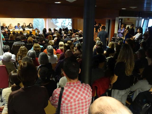 Caddy Adzuba regresa a Casa África para ver la exposición «Mujeres del Congo» y dar una conferencia con Isabel Muñoz