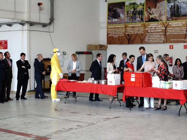 Sus Majestades los Reyes de España visitan la base logística del PMA en Gran Canaria