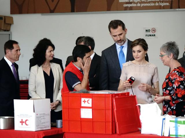 Sus Majestades los Reyes de España visitan la base logística del PMA en Gran Canaria