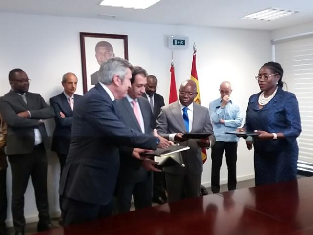El director general de Casa África participa en la firma de un proyecto de formación en emprendeduría en Namibia y Angola