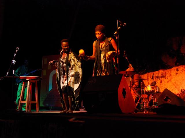 La cantante Njaaya causa sensación en el estreno de Womad Cáceres