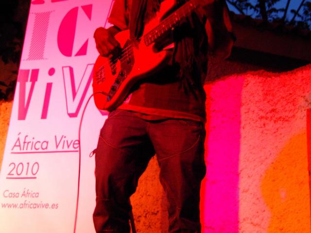 La cantante Njaaya causa sensación en el estreno de Womad Cáceres