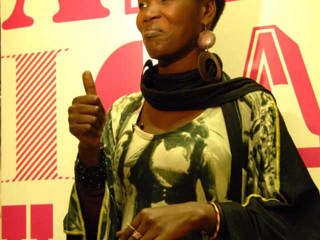La cantante Njaaya causa sensación en el estreno de Womad Cáceres