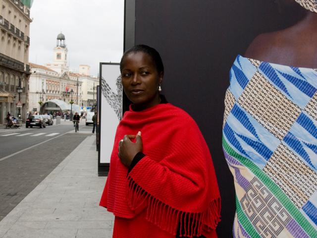 La mujer africana, protagonista de una exposición fotográfica al aire libre y en formato gigante en la calle Alcalá