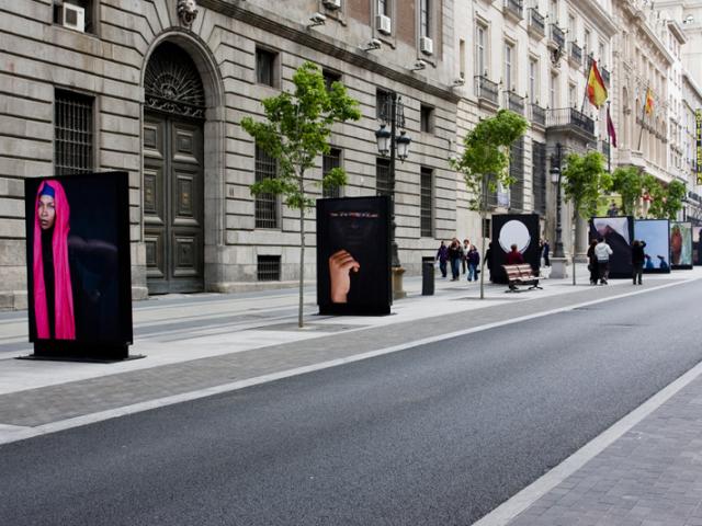 La mujer africana, protagonista de una exposición fotográfica al aire libre y en formato gigante en la calle Alcalá