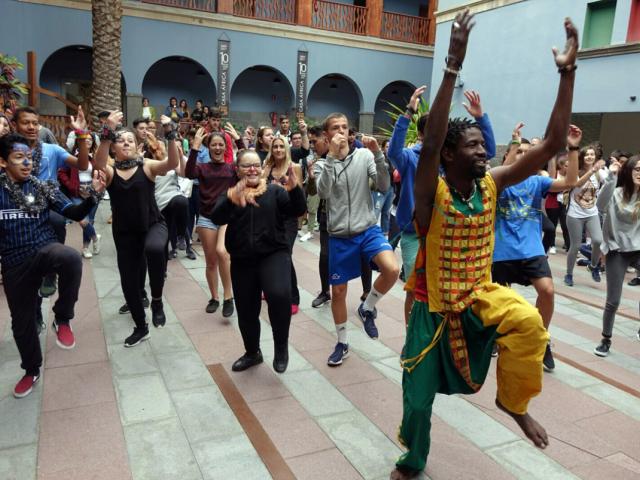 Casa África inaugura la exposición «Enseñar África»