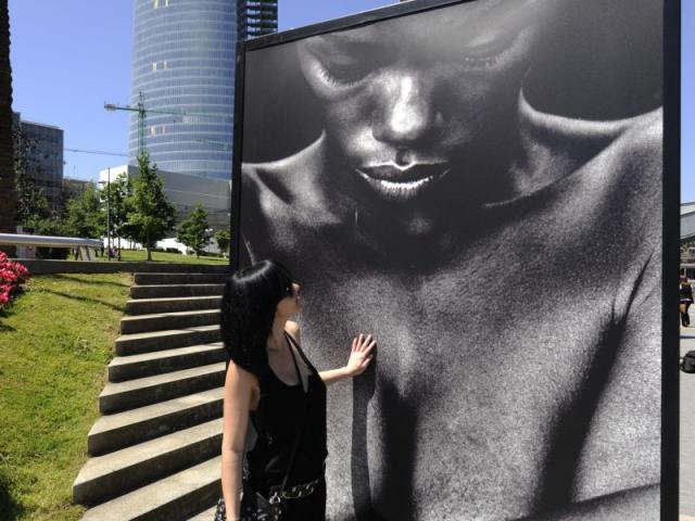 'Desvelos' llena de sensualidad la Ría de Bilbao