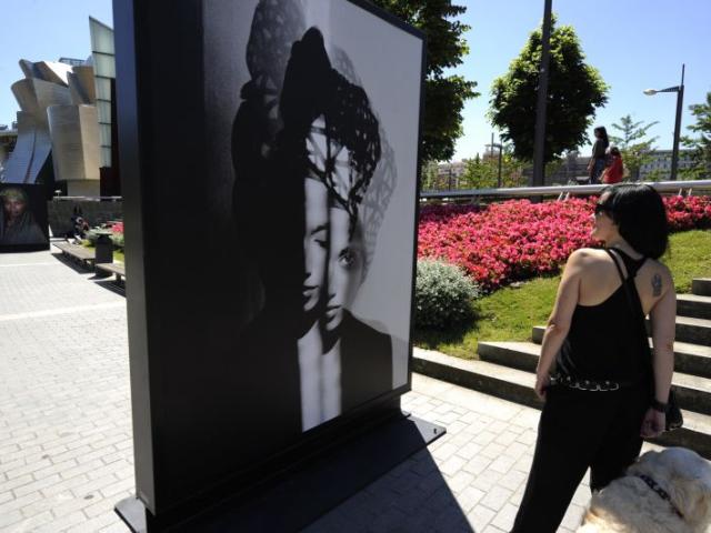 'Desvelos' llena de sensualidad la Ría de Bilbao