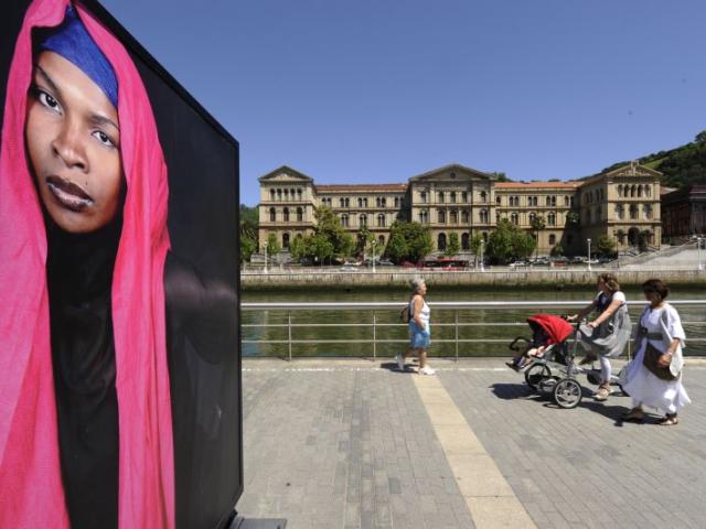 'Desvelos' llena de sensualidad la Ría de Bilbao