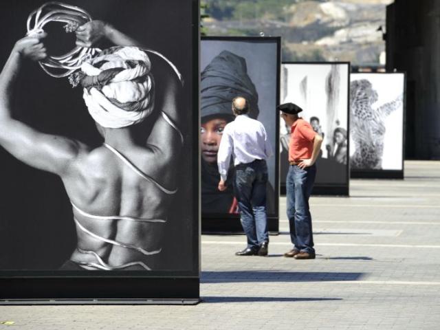 'Desvelos' llena de sensualidad la Ría de Bilbao