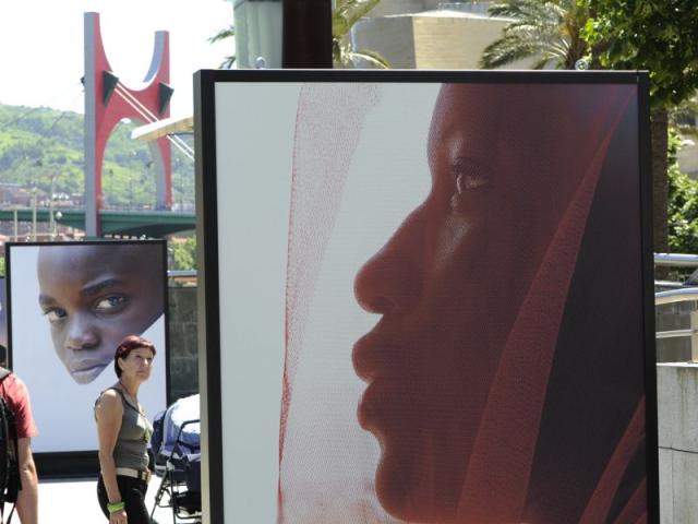 'Desvelos' llena de sensualidad la Ría de Bilbao