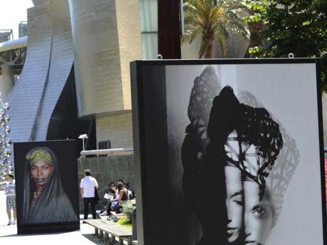 'Desvelos' llena de sensualidad la Ría de Bilbao