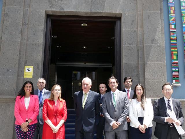 Los ministros Margallo y Pastor visitan Casa África