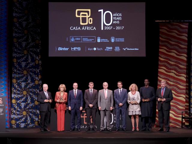Entrega de reconocimientos durante el acto institucional del 10º Aniversario de Casa África