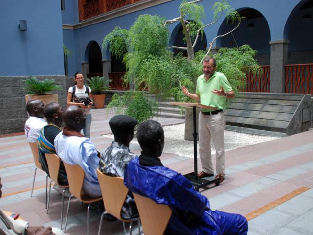 Casa África entrega los certificados a los participantes de 'Jóvenes con África'