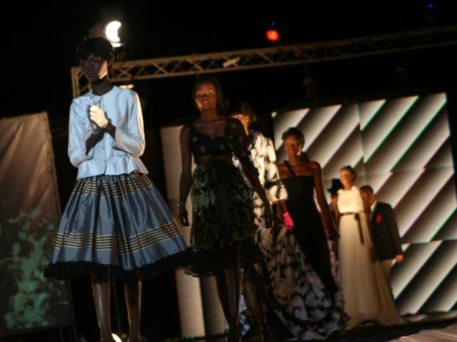 El diseñador grancanario Juan Roga deslumbra en la Dakar Fashion Week