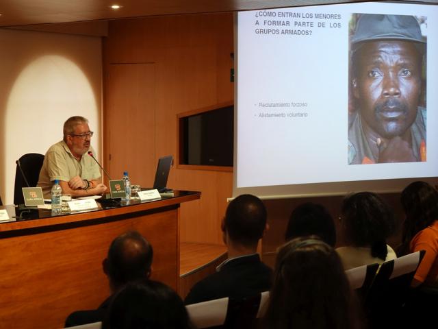 El periodista y experto Chema Caballero habla sobre la realidad de los menores soldado en el continente