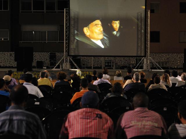 El Ramadán concluye en Las Canteras con un concierto de Oum y Dakhouse