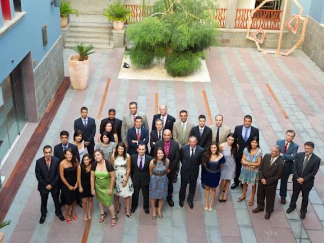 Los alumnos de la segunda edición del MIB recogen su orla en Casa África
