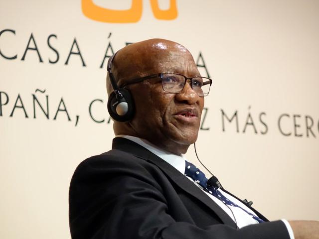 El embajador de Sudáfrica en España y el escritor Antonio Lozano dialogan sobre el país africano en Casa África