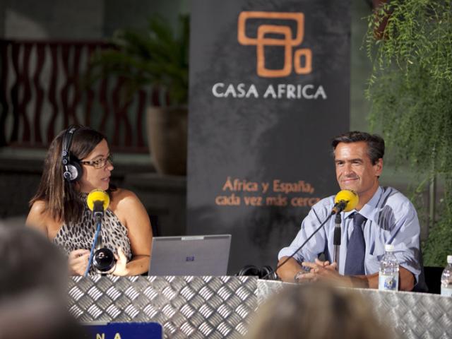Àngels Barceló y “Hora 25” se abren al mundo desde el patio de Casa África
