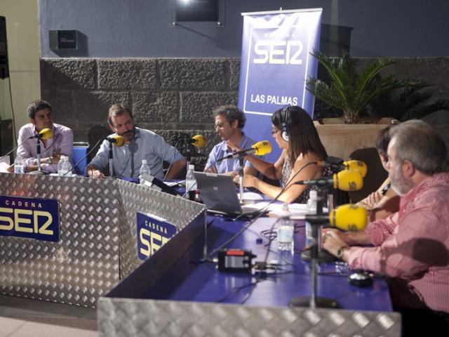 Àngels Barceló y “Hora 25” se abren al mundo desde el patio de Casa África
