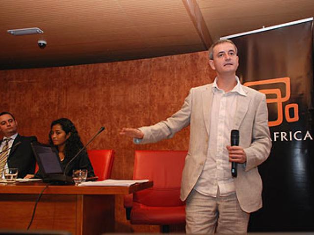 La poesía hispanocamerunesa brilla en Casa África