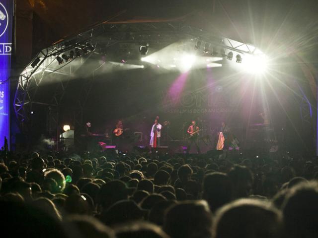 Khaled y Baloji congregan a más de 20.000 personas en la Fiesta Womad