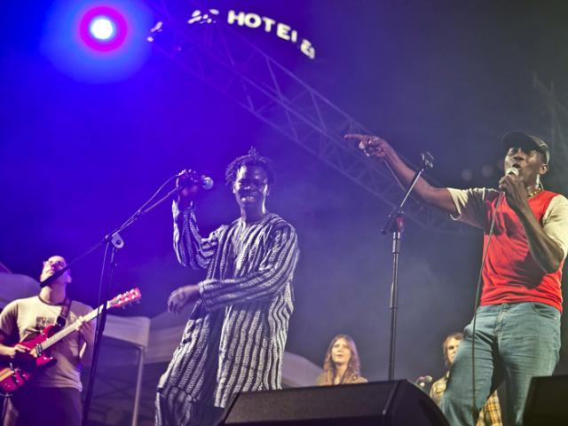 Khaled y Baloji congregan a más de 20.000 personas en la Fiesta Womad